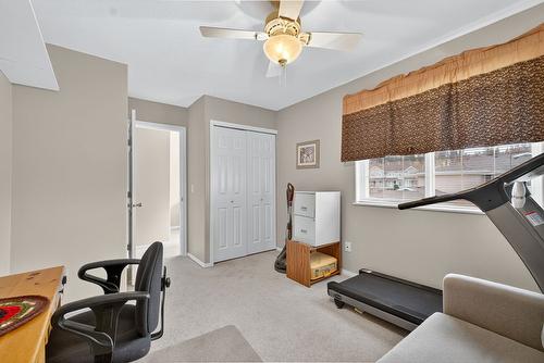 10-1800 Parkview Crescent, Kelowna, BC - Indoor