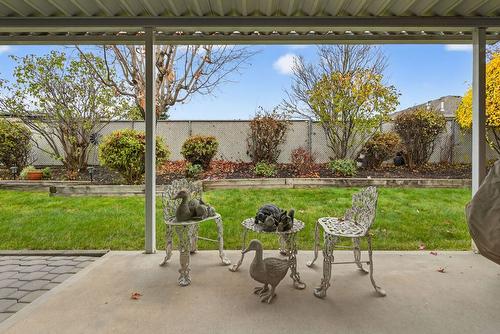 10-1800 Parkview Crescent, Kelowna, BC - Outdoor