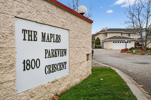 10-1800 Parkview Crescent, Kelowna, BC - Outdoor