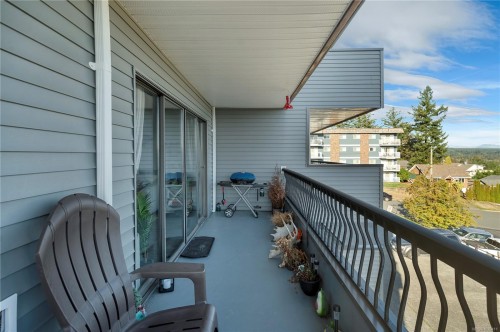 204-907 Cedar St, Campbell River, BC - Outdoor With Balcony With Exterior
