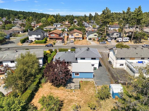 1563 Kenmore Rd, Saanich, BC 