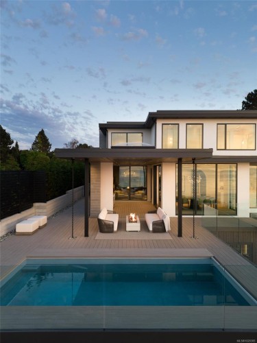 4040 White Rock St, Saanich, BC 