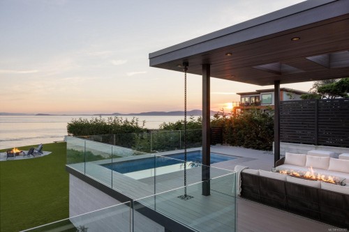 4040 White Rock St, Saanich, BC 