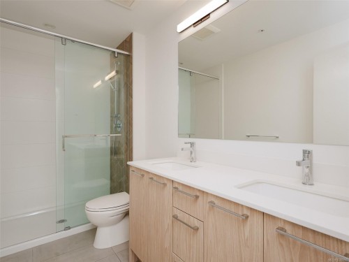 211-940 Reunion Ave, Langford, BC - Indoor Photo Showing Bathroom