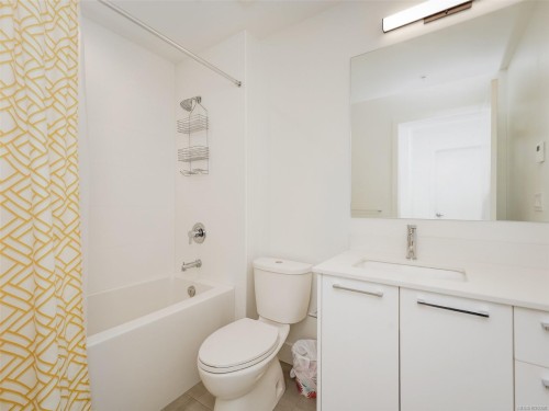 211-940 Reunion Ave, Langford, BC - Indoor Photo Showing Bathroom
