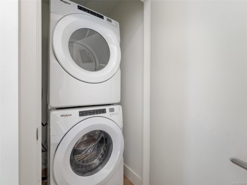 211-940 Reunion Ave, Langford, BC - Indoor Photo Showing Laundry Room
