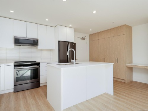 211-940 Reunion Ave, Langford, BC - Indoor Photo Showing Kitchen
