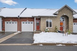 9 Manitoulin Trail  Hamilton, ON L9B 2X8