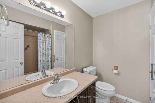 9 Manitoulin Trail, Hamilton, ON - Indoor Photo Showing Bathroom