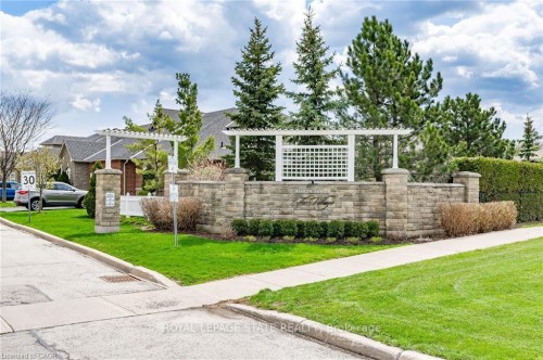 9 Manitoulin Trail, Hamilton, ON - Outdoor