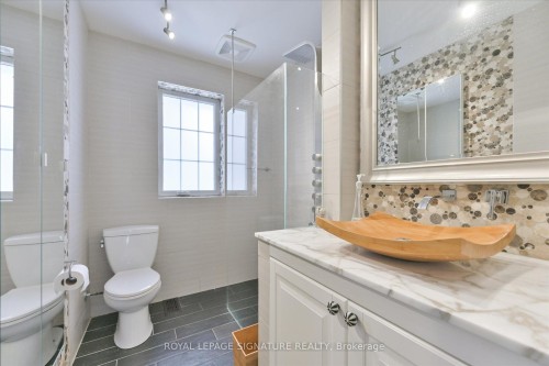 362 Silverthorn Avenue, Toronto, ON - Indoor Photo Showing Bathroom