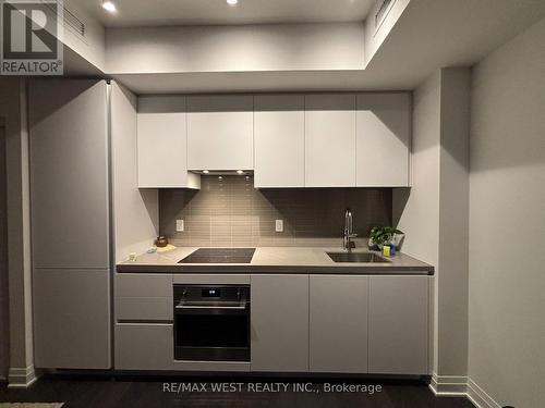 2906 - 4015 The Exchange, Mississauga, ON - Indoor Photo Showing Kitchen