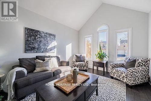 14 Balsdon Crescent, Whitby (Lynde Creek), ON - Indoor Photo Showing Living Room
