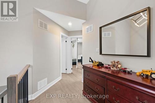 529 Winkworth Court, Newmarket, ON - Indoor Photo Showing Other Room