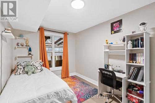 529 Winkworth Court, Newmarket, ON - Indoor Photo Showing Bedroom