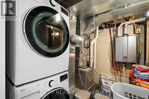 529 Winkworth Court, Newmarket, ON - Indoor Photo Showing Laundry Room