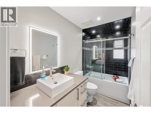 38 Bayview Crescent, Osoyoos, BC - Indoor Photo Showing Bathroom