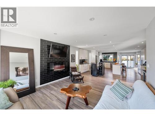 38 Bayview Crescent, Osoyoos, BC - Indoor Photo Showing Living Room With Fireplace