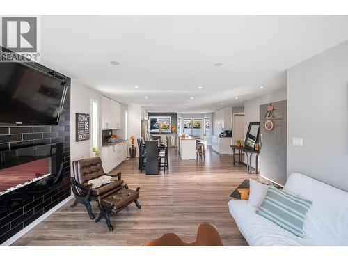 38 Bayview Crescent, Osoyoos, BC - Indoor Photo Showing Living Room With Fireplace