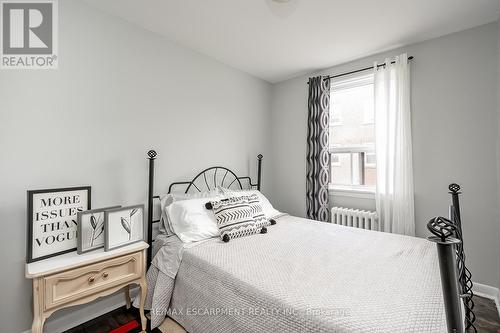 7 - 2128 Harris Crescent, Burlington, ON - Indoor Photo Showing Bedroom
