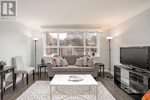 7 - 2128 Harris Crescent, Burlington, ON - Indoor Photo Showing Living Room