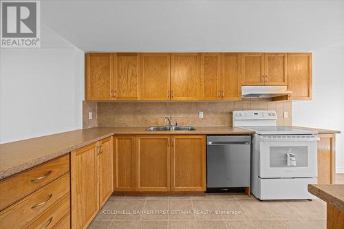 112 Paseo Private, Ottawa, ON - Indoor Photo Showing Kitchen With Double Sink
