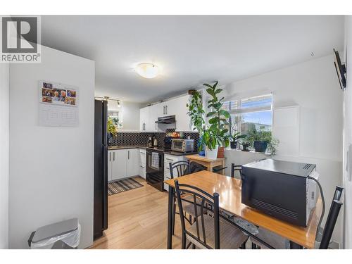 Separate entrance for privacy and convenience. - 470 Gerstmar Road, Kelowna, BC - Indoor