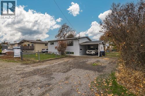 Freshly painted exterior and plenty of parking space with room for multiple vehicles. - 470 Gerstmar Road, Kelowna, BC - Outdoor