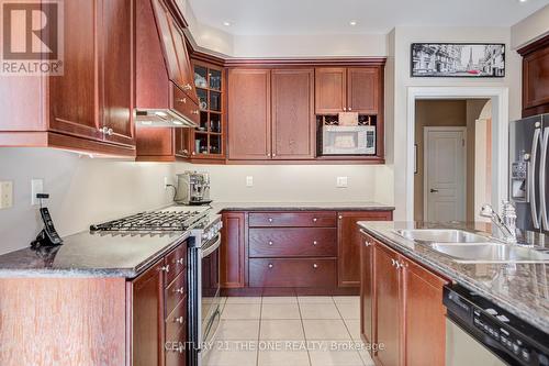 78 Ravine Edge Drive, Richmond Hill, ON - Indoor Photo Showing Kitchen With Double Sink