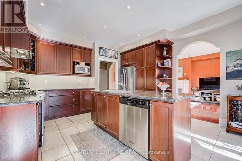 78 Ravine Edge Drive, Richmond Hill, ON - Indoor Photo Showing Kitchen