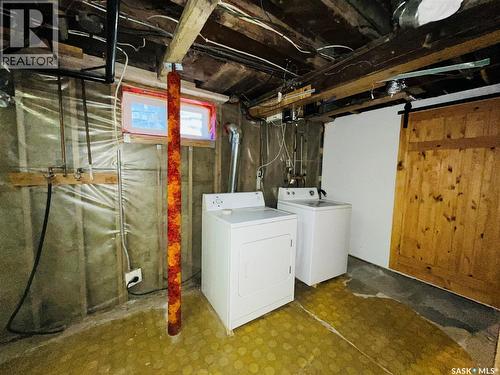 456 3Rd Avenue Ne, Swift Current, SK - Indoor Photo Showing Laundry Room