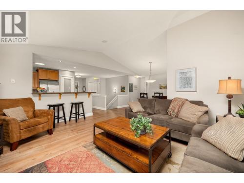 5342 Trickle Creek Drive, Kelowna, BC - Indoor Photo Showing Living Room
