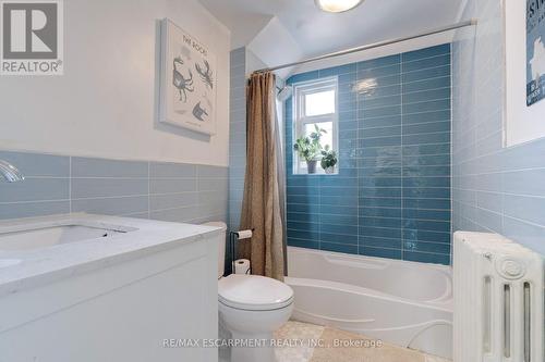 132 Ferguson Avenue N, Hamilton, ON - Indoor Photo Showing Bathroom