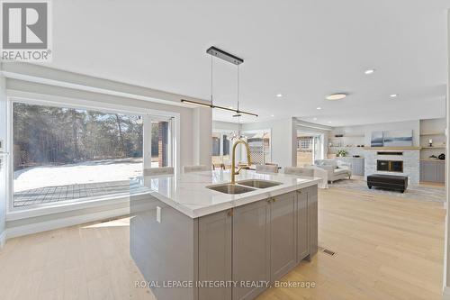 3440 Woodroffe Avenue, Ottawa, ON - Indoor Photo Showing Kitchen With Double Sink With Upgraded Kitchen