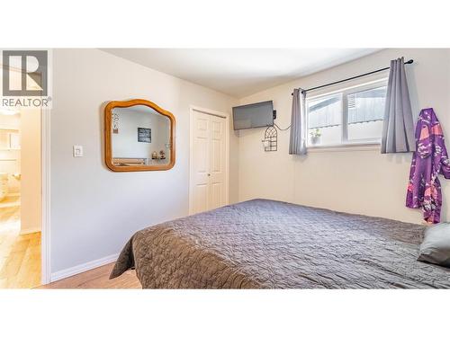 241 21St  S Avenue, Creston, BC - Indoor Photo Showing Bedroom