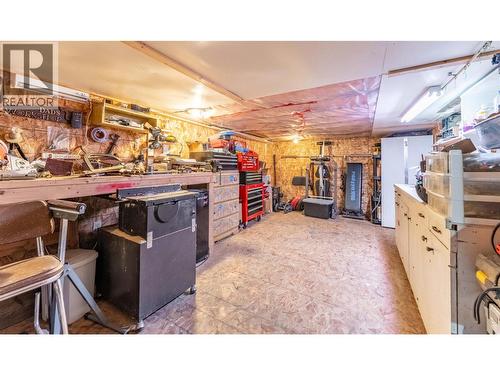 241 21St  S Avenue, Creston, BC - Indoor