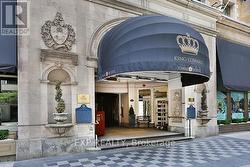 527 - 22 LEADER LANE  Toronto, ON M5E 1S5