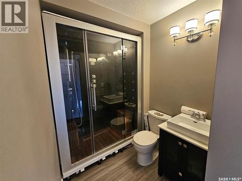 320 9Th Avenue E, Meadow Lake, SK - Indoor Photo Showing Bathroom