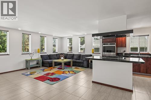 7141 Dunwaters Road, Kelowna, BC - Indoor