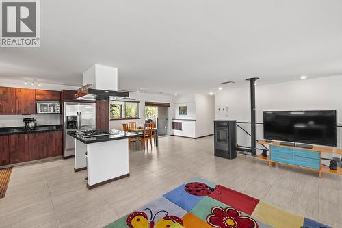 7141 Dunwaters Road, Kelowna, BC - Indoor