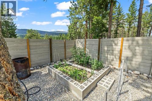 7141 Dunwaters Road, Kelowna, BC - Outdoor