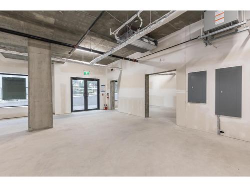 040 33816 South Fraser Way, Abbotsford, BC 