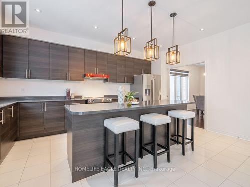 27 Scarlet Way, Bradford West Gwillimbury, ON - Indoor Photo Showing Kitchen With Upgraded Kitchen