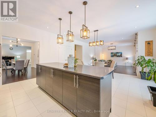 27 Scarlet Way, Bradford West Gwillimbury, ON - Indoor Photo Showing Kitchen With Upgraded Kitchen