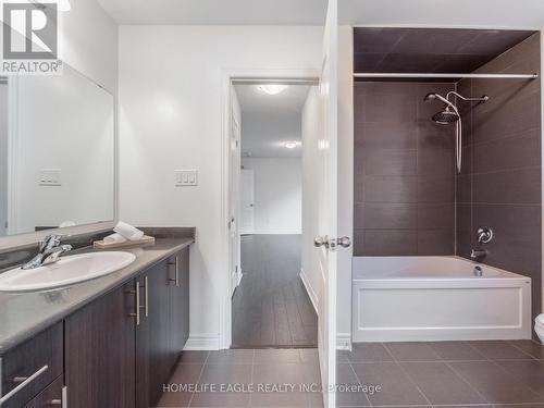 27 Scarlet Way, Bradford West Gwillimbury, ON - Indoor Photo Showing Bathroom