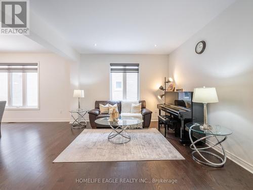 27 Scarlet Way, Bradford West Gwillimbury, ON - Indoor Photo Showing Living Room