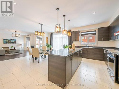 27 Scarlet Way, Bradford West Gwillimbury, ON - Indoor Photo Showing Kitchen With Double Sink