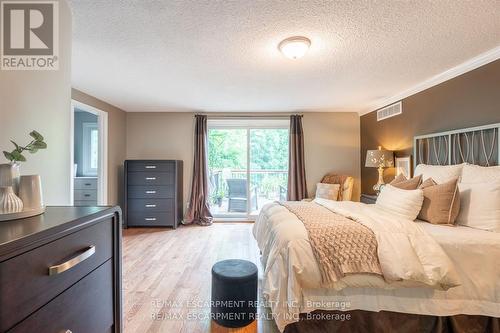 16 Flamingo Drive, Hamilton, ON - Indoor Photo Showing Bedroom