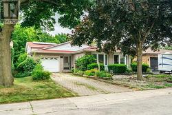 16 FLAMINGO DRIVE  Hamilton, ON L9A 4X7