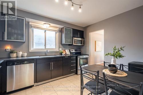 16 Flamingo Drive, Hamilton, ON - Indoor Photo Showing Kitchen